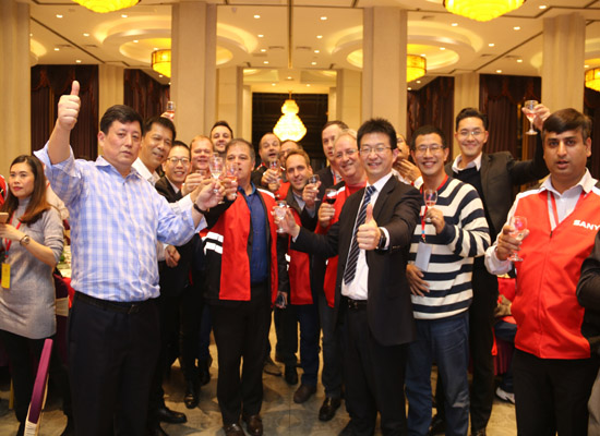 تم عقد"الدورة الأولى لقمة العالمية  للتجار ساني "بنجاح في مدينة كونشان في الصين.jpg