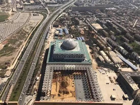أكثر من 40 معدات ساني شاركت في بناء ثالث أكبر مسجد في العالم.jpg
