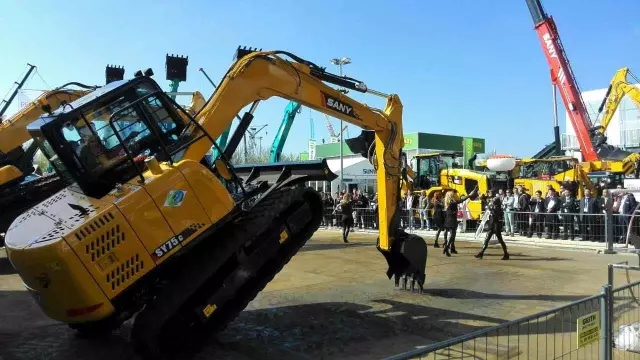 Look! Sany excavator is dancing!.jpg