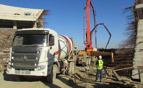 معدات ساني تتغلب على الصعوبات الطبيعية لبناء ثاني اكبر ملاعب في الجزائر