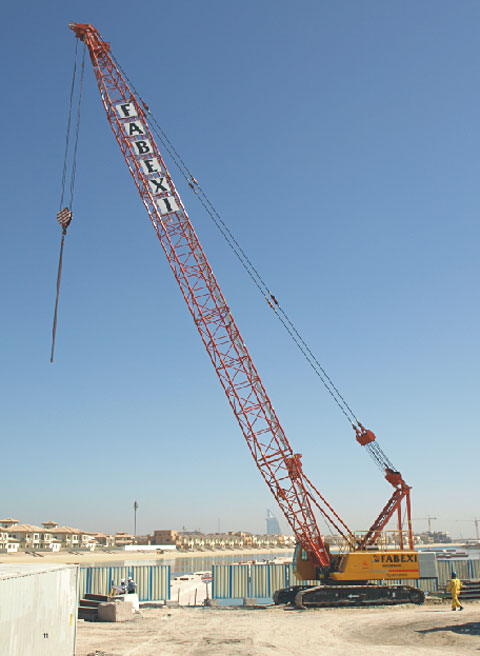 رافعة ساني شاركت في بناء جزيرة نخلة الجميرة في دبي بالامارات.jpg