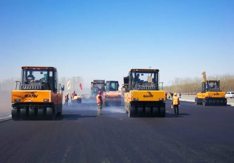 SANY Equipo Asfáltico Ayuda en la Construcción de la Autopista del Nuevo Aeropuerto de Beijing